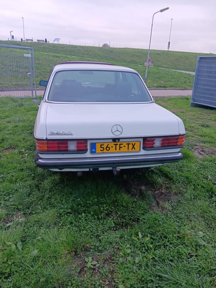 Mercedes 240D