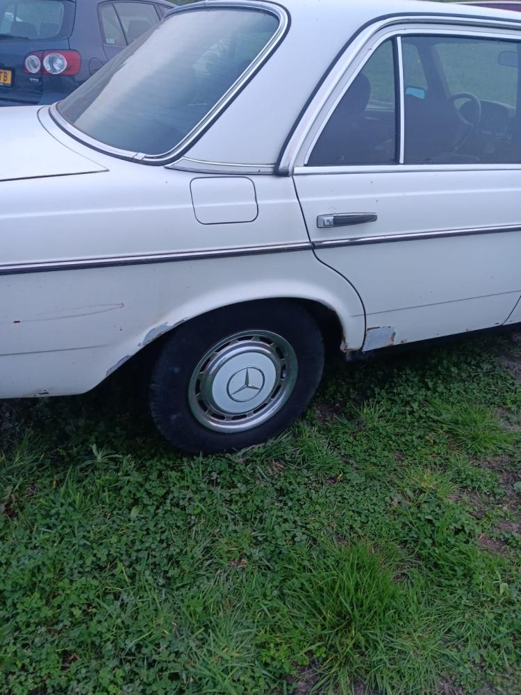 Mercedes 240D3